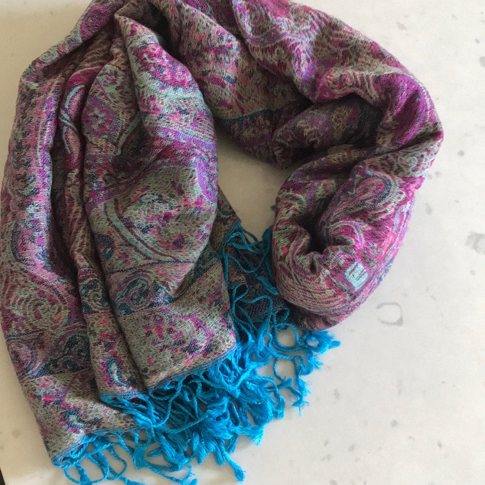 Scarf & wrap - Picture 3 of 7